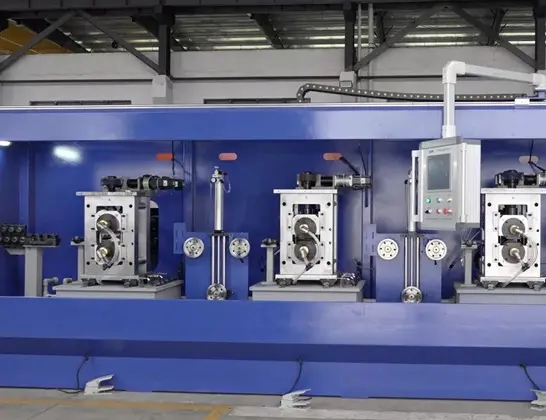 Hvaða efni eru aðallega unnin af Two High Rolling Machine
